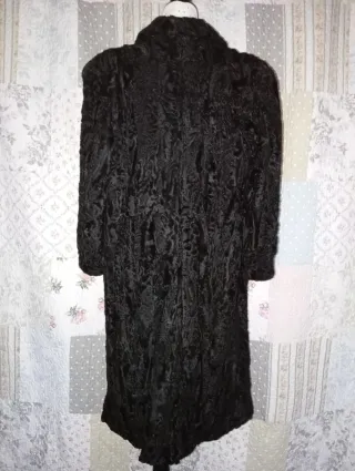 Abrigo de astracán negro