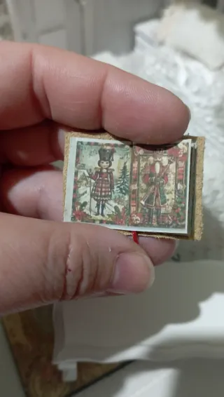 Libro aperto miniatura Dollhouse 1:12