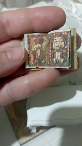 Libro aperto miniatura Dollhouse 1:12