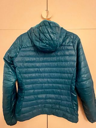 Chaqueta Quechua ligera.