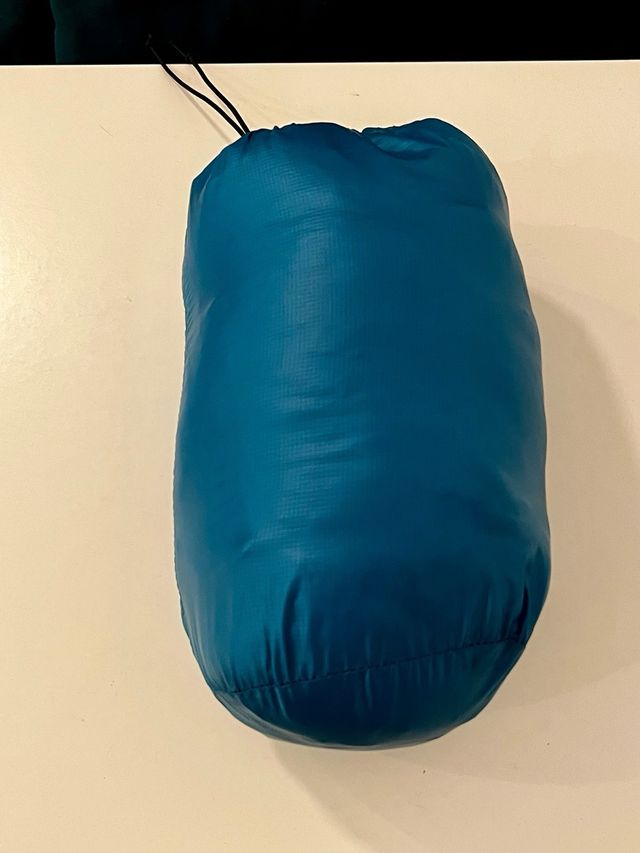 Chaqueta Quechua ligera.