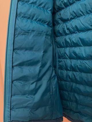 Chaqueta Quechua ligera.