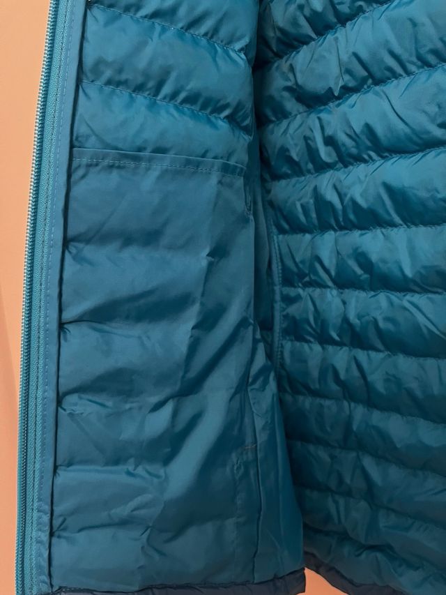 Chaqueta Quechua ligera.