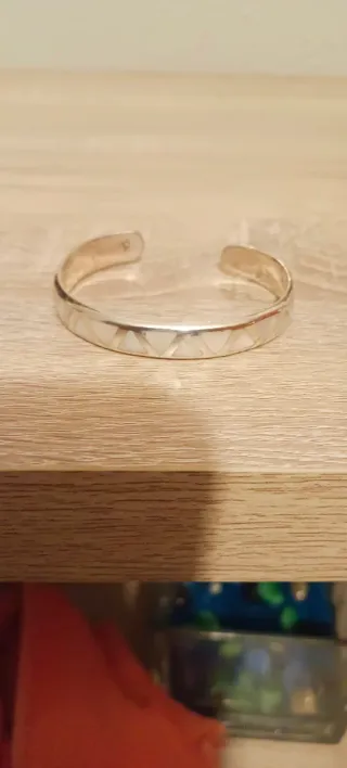 Pulsera de plata con diseño geométrico