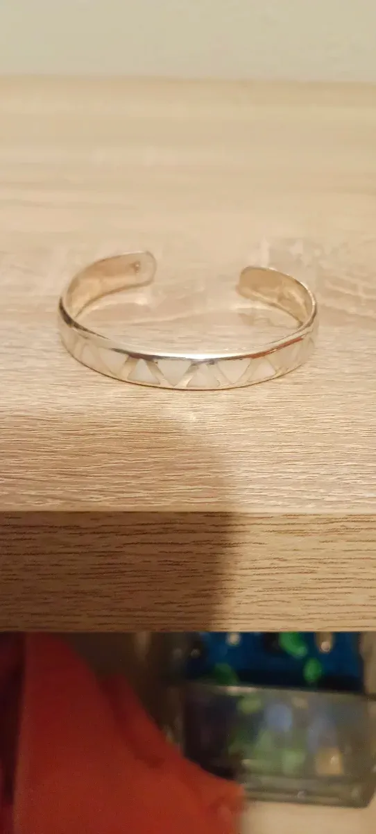 Pulsera de plata con diseño geométrico