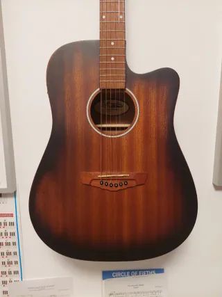 Guitarra Acústica Marrón