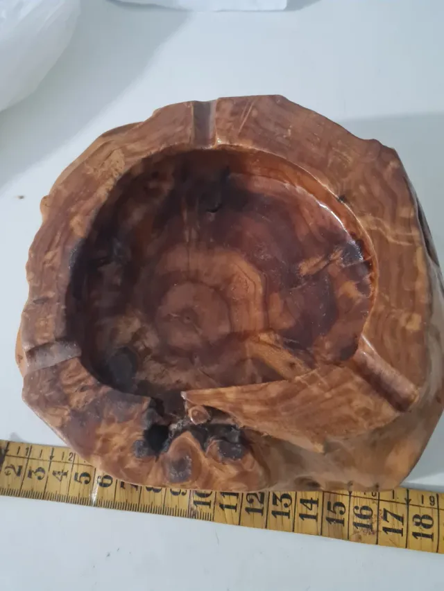 Cenicero de madera rústica artesanal