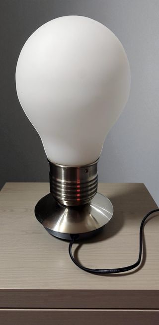 Lampada da tavolo design lampadina