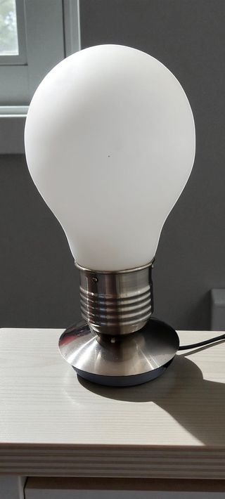 Lampada da tavolo design lampadina