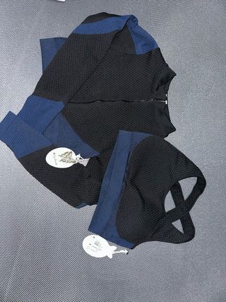 Conjunto deportivo chaqueta y top