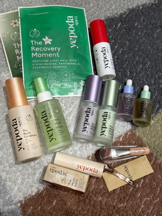 Set Skincare YEPODA - Maschera, Spray, Sieri