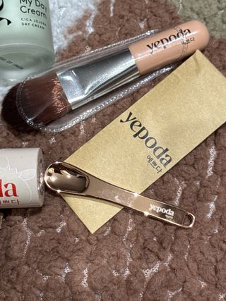 Set Skincare YEPODA - Maschera, Spray, Sieri