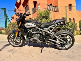 Indian FTR R Carbon (2023)