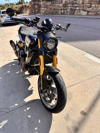 Indian FTR R Carbon (2023)