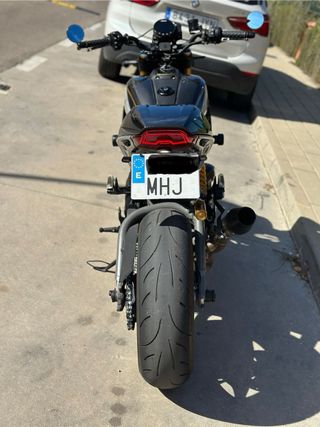 Indian FTR R Carbon (2023)