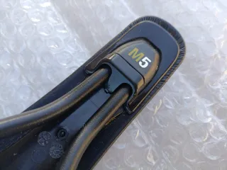 Sillín Fizik Tundra M5 Negro