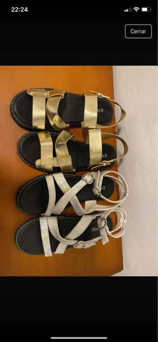 Sandalias doradas y plateadas