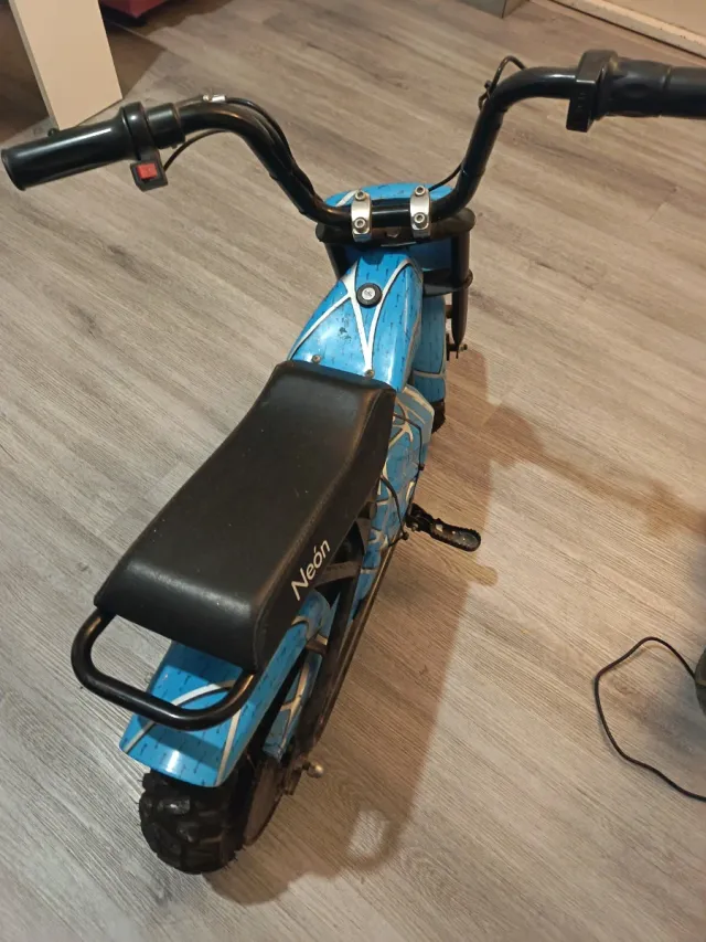 Moto Eléctrica Neon Azul