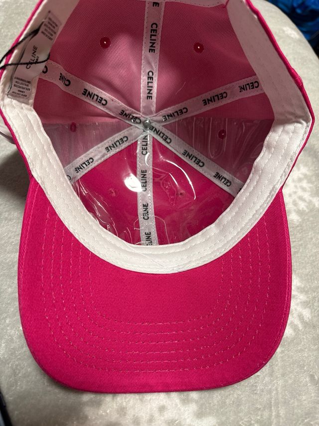 Cappello Celine Fucsia con C