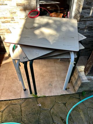 Tavoli impilabili in legno e metallo