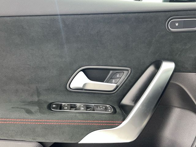 Mercedes-Benz Clase A 180 100 kW (136 CV)