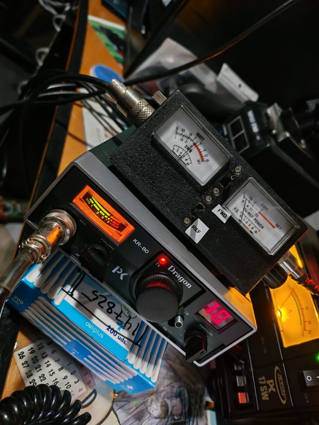 Emisora CB Dragon KR-80 y Medidor SWR/Watt