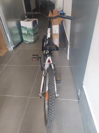 Se vende bicicleta infantil Rockrider, como nueva.