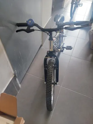 Se vende bicicleta infantil Rockrider, como nueva.