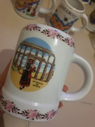 16 Jarras de cerámica antiguas decoradas