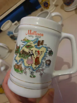 16 Jarras de cerámica antiguas decoradas