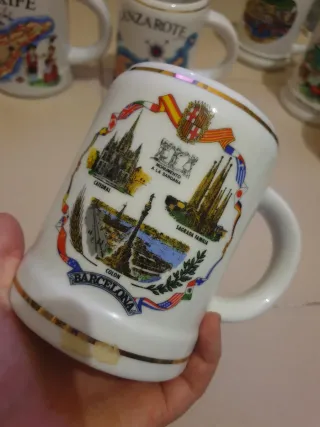 16 Jarras de cerámica antiguas decoradas