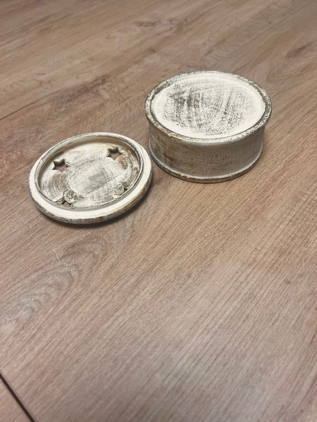 Portavelas de madera con estrellas