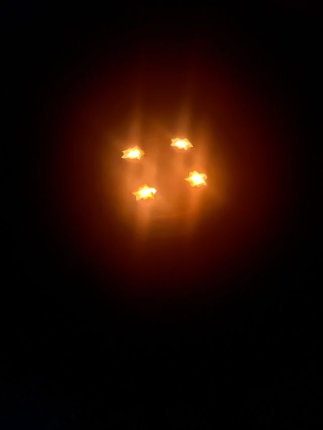 Portavelas de madera con estrellas