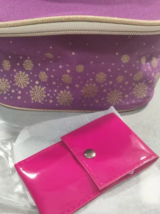 Neceser morado con set de manicura