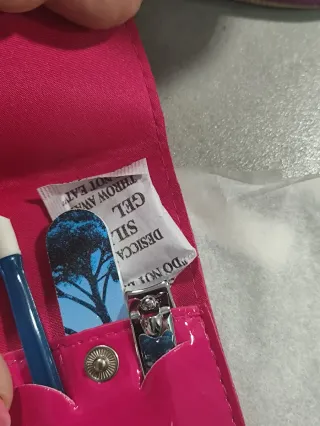 Neceser morado con set de manicura