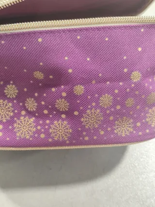 Neceser morado con set de manicura