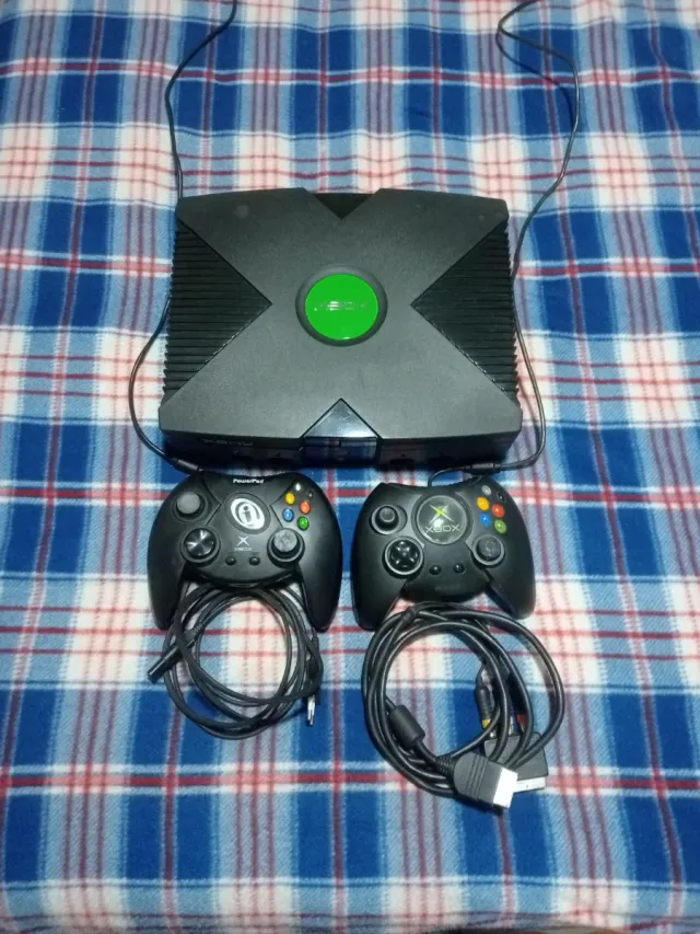 Consola Xbox Clásica Negra + 2 Mandos