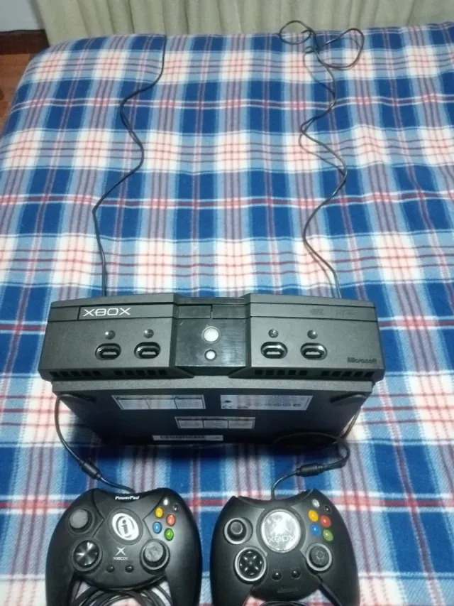 Consola Xbox Clásica Negra + 2 Mandos