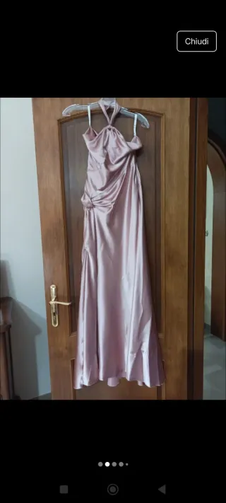 Abito lungo rosa con coprispalle