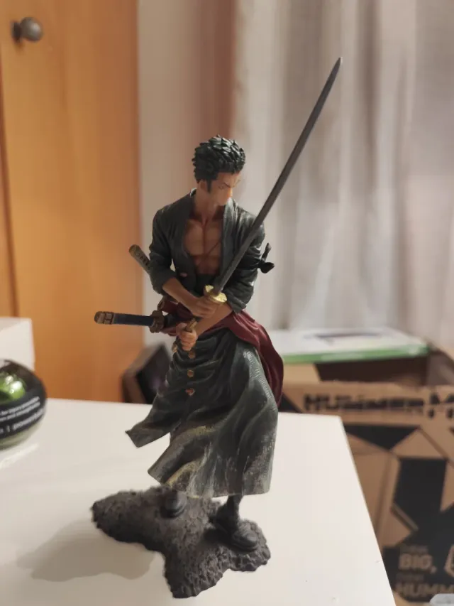 Figura Roronoa Zoro 3 espadas