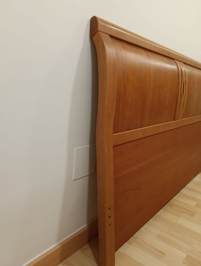 Cabecero de madera a juego