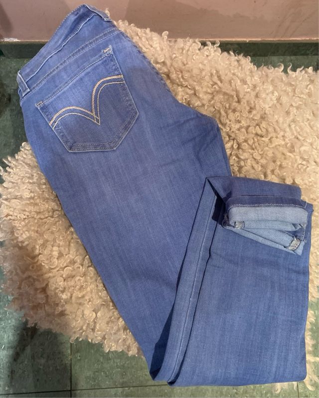 Levi's Talla W26 L30 tiene unas pequeñas mancha