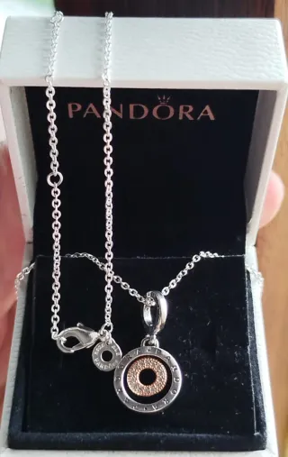 Charm Colgante Dos Círculos Logo Pavé y Cadena