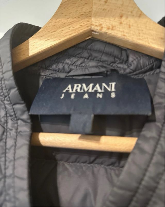 Plumífero Armani Jeans gris entallado