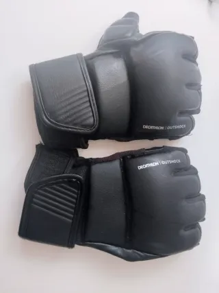 Guantes MMA Decathlon Outshock Negros