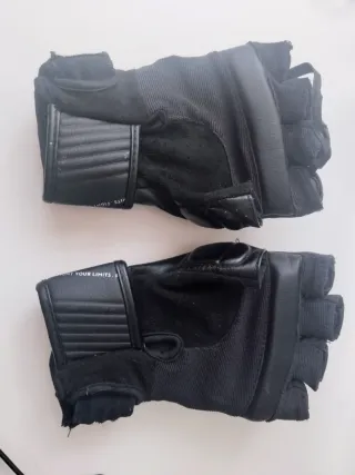 Guantes MMA Decathlon Outshock Negros