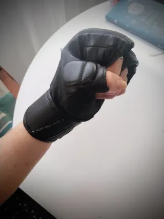 Guantes MMA Decathlon Outshock Negros
