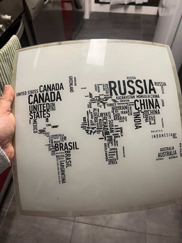 Plafón de cristal con mapa mundial