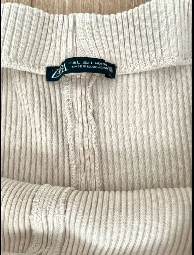 Conjunto Zara jersey cuello alto y falda