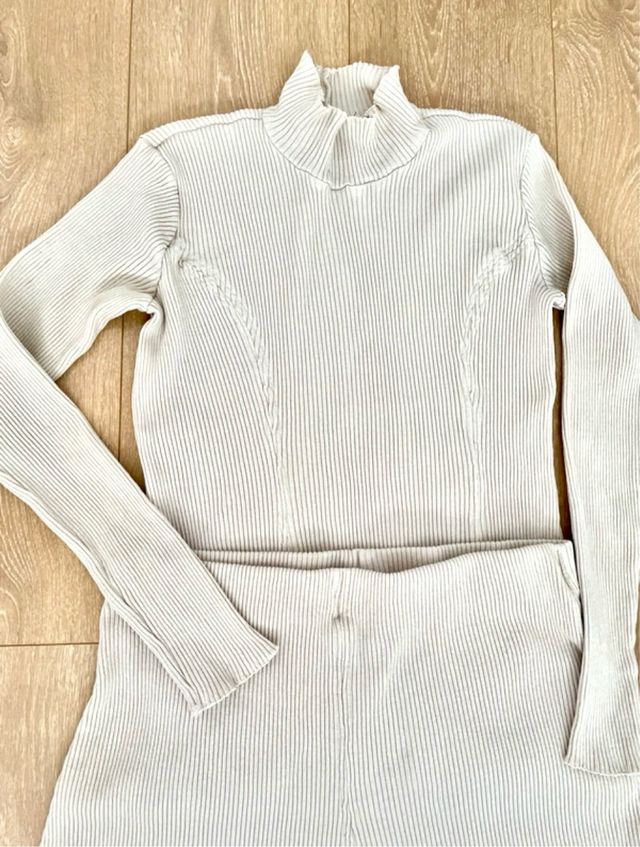 Conjunto Zara jersey cuello alto y falda